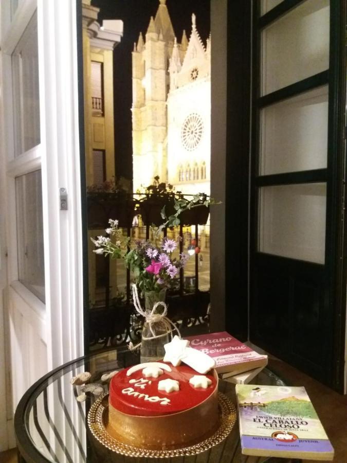 Hotel Albany Ancha León Exterior foto The view from the window of the room where the first mass was celebrated